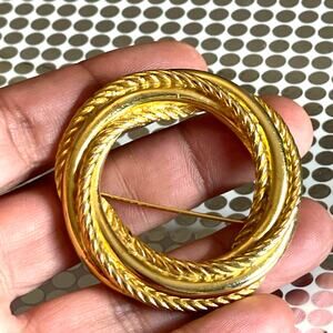 Vintage Gold Tone Textured Braided Heavy circle Brooch Lapel Pin B#18
